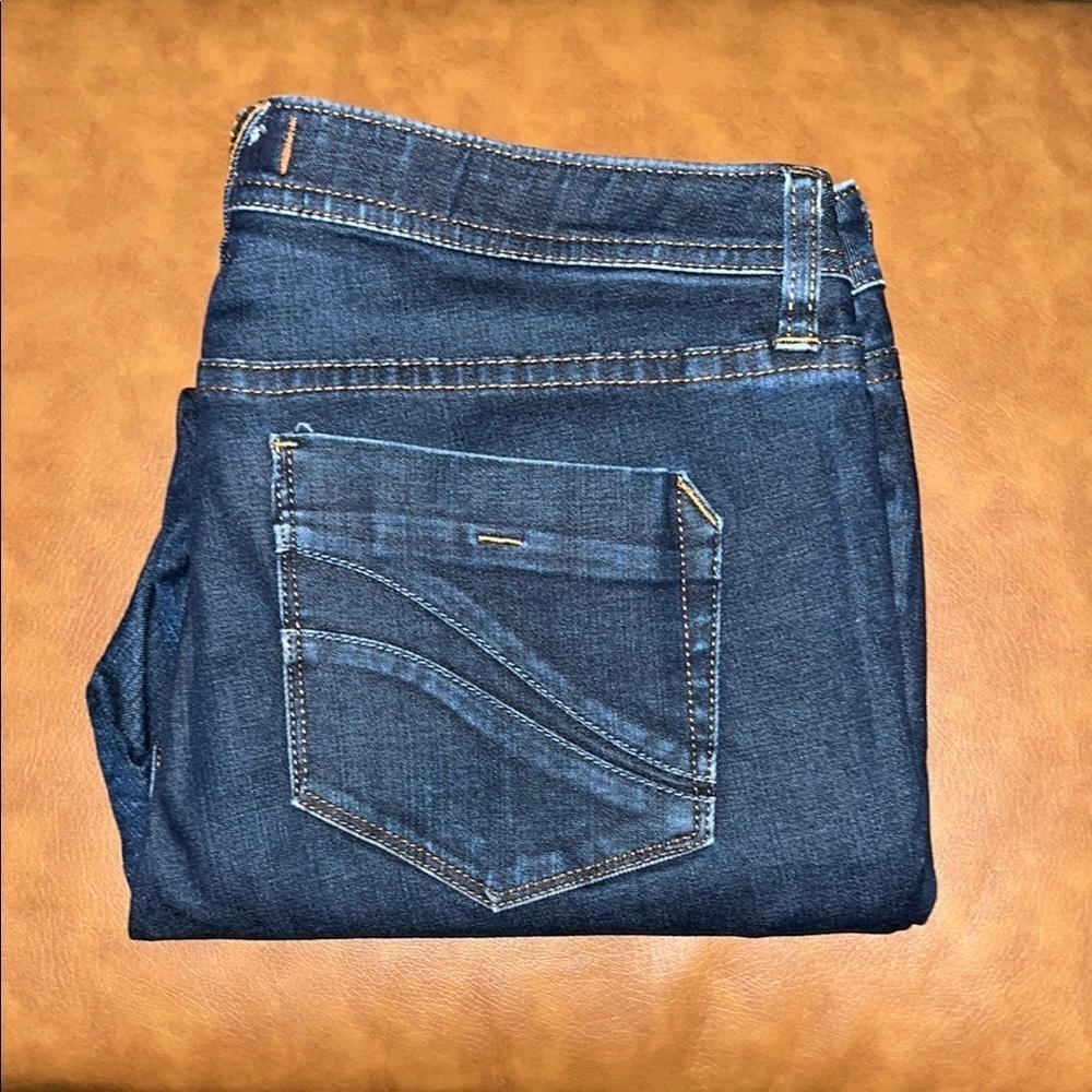 Tommy Bahama Crop Mid Rise Size 12 - Picture 3 of 16